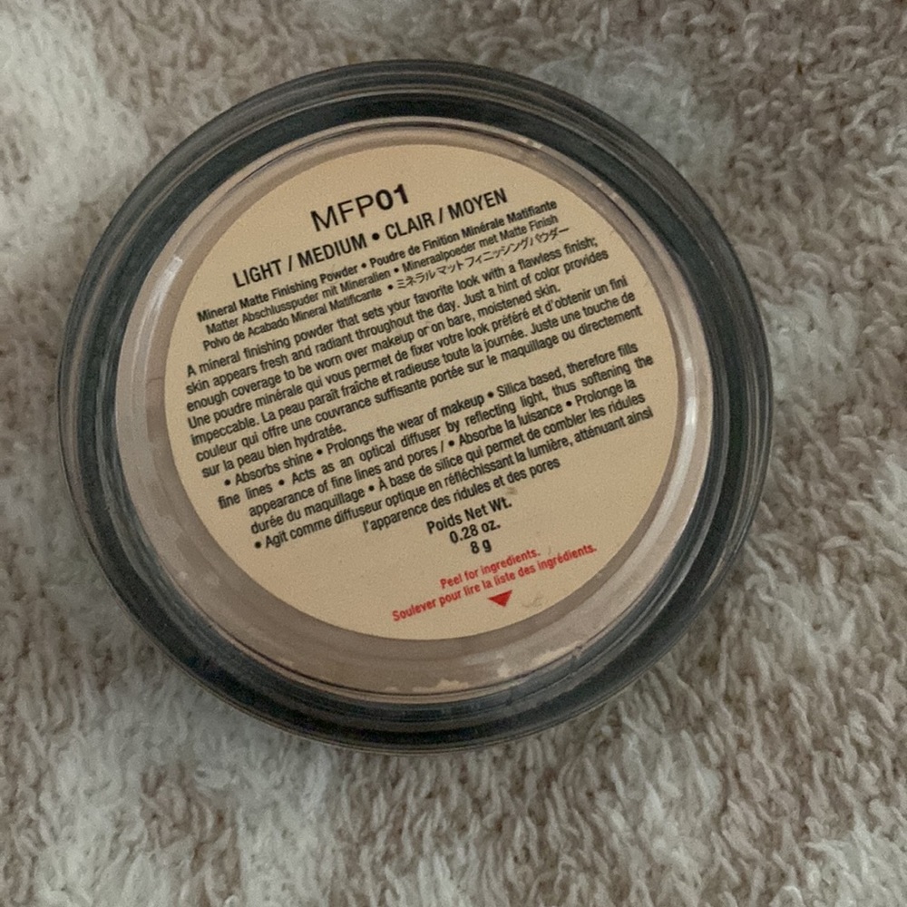 Nyx mineral Set it and Forget it - Light Medium - Picture 2 of 3